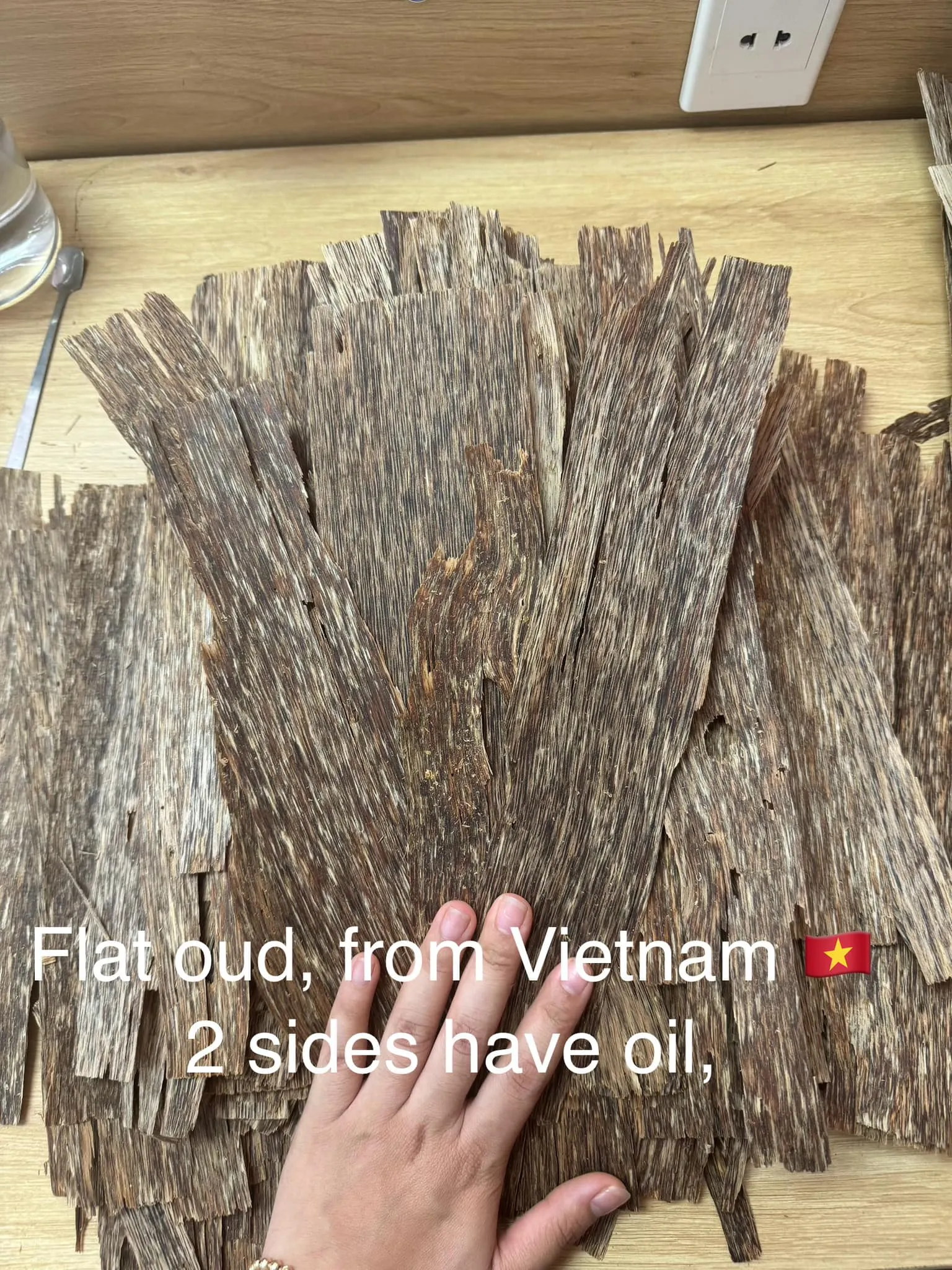 Double-Sided Oil Agarwood Chips – Ultra Thin 0.2mm Natural Vietnamese Oud